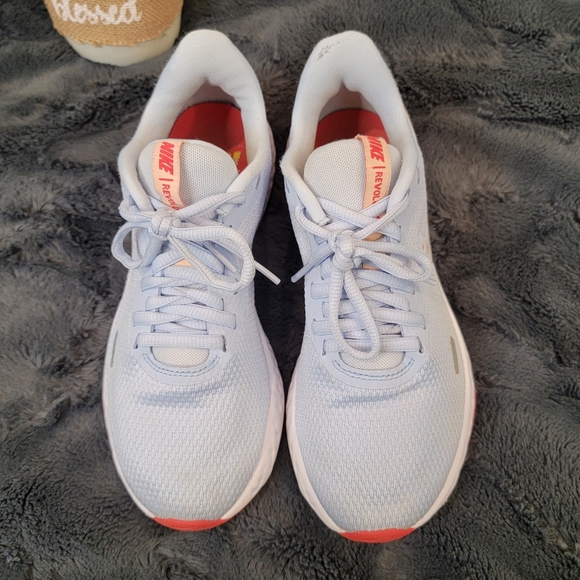Nike the Women's Revolution 5 Running Shoes - Picture 2 of 14